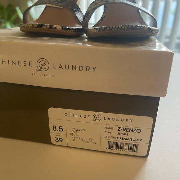 NIB Snake skin pattern heels - Picture 8 of 10